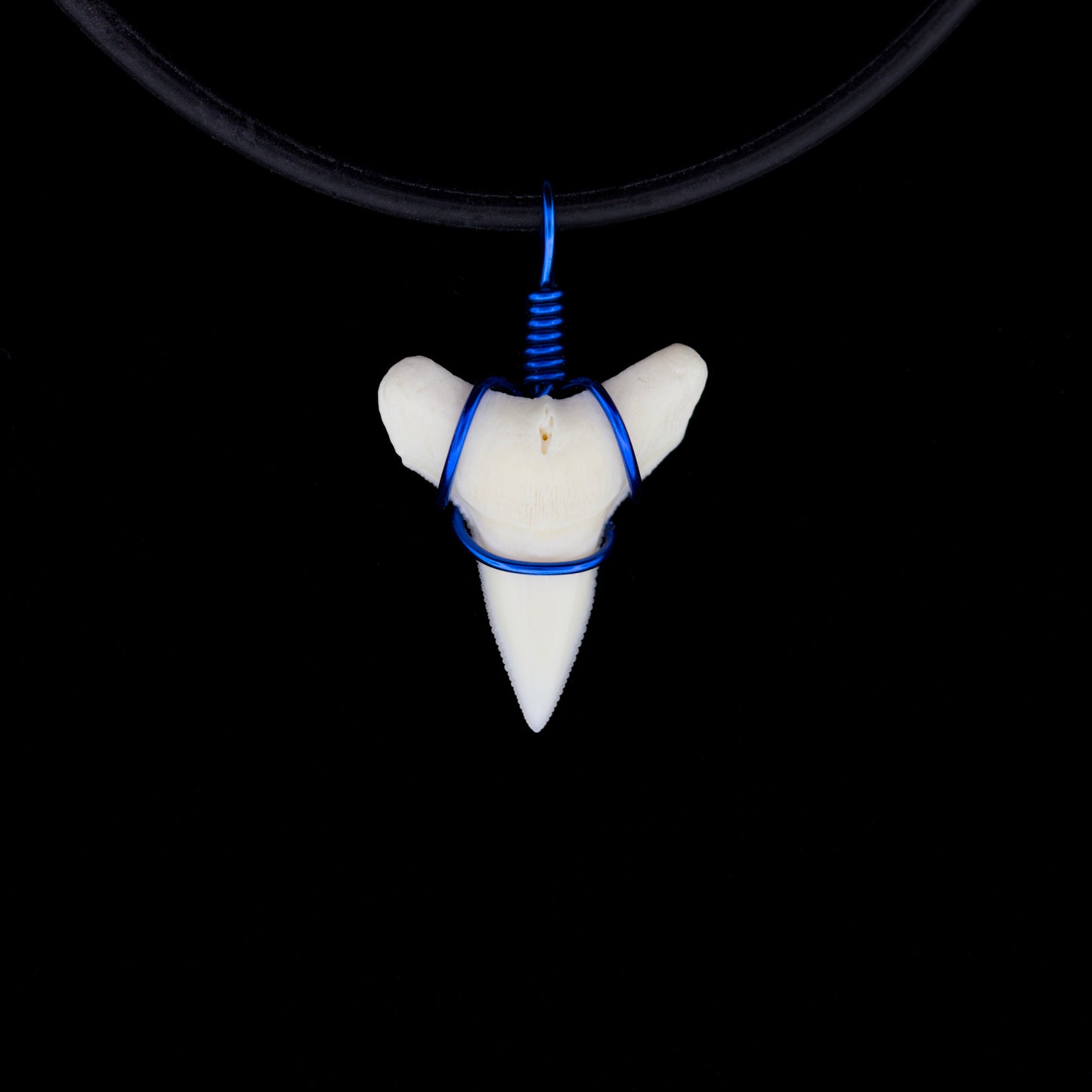 3/4" Modern Bull Shark Tooth Necklace – Color Wire, Silicone Cord