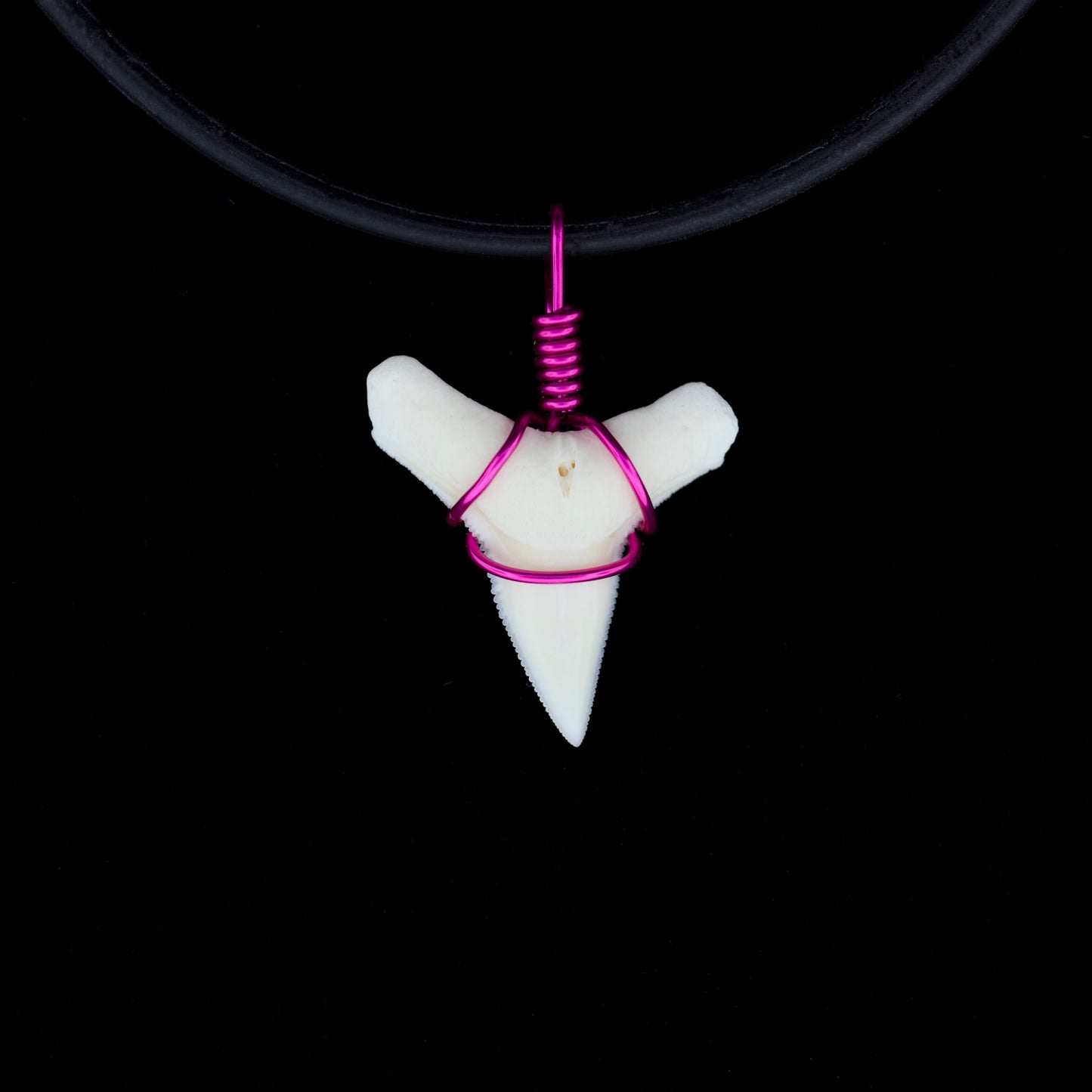 3/4" Modern Bull Shark Tooth Necklace – Color Wire, Silicone Cord