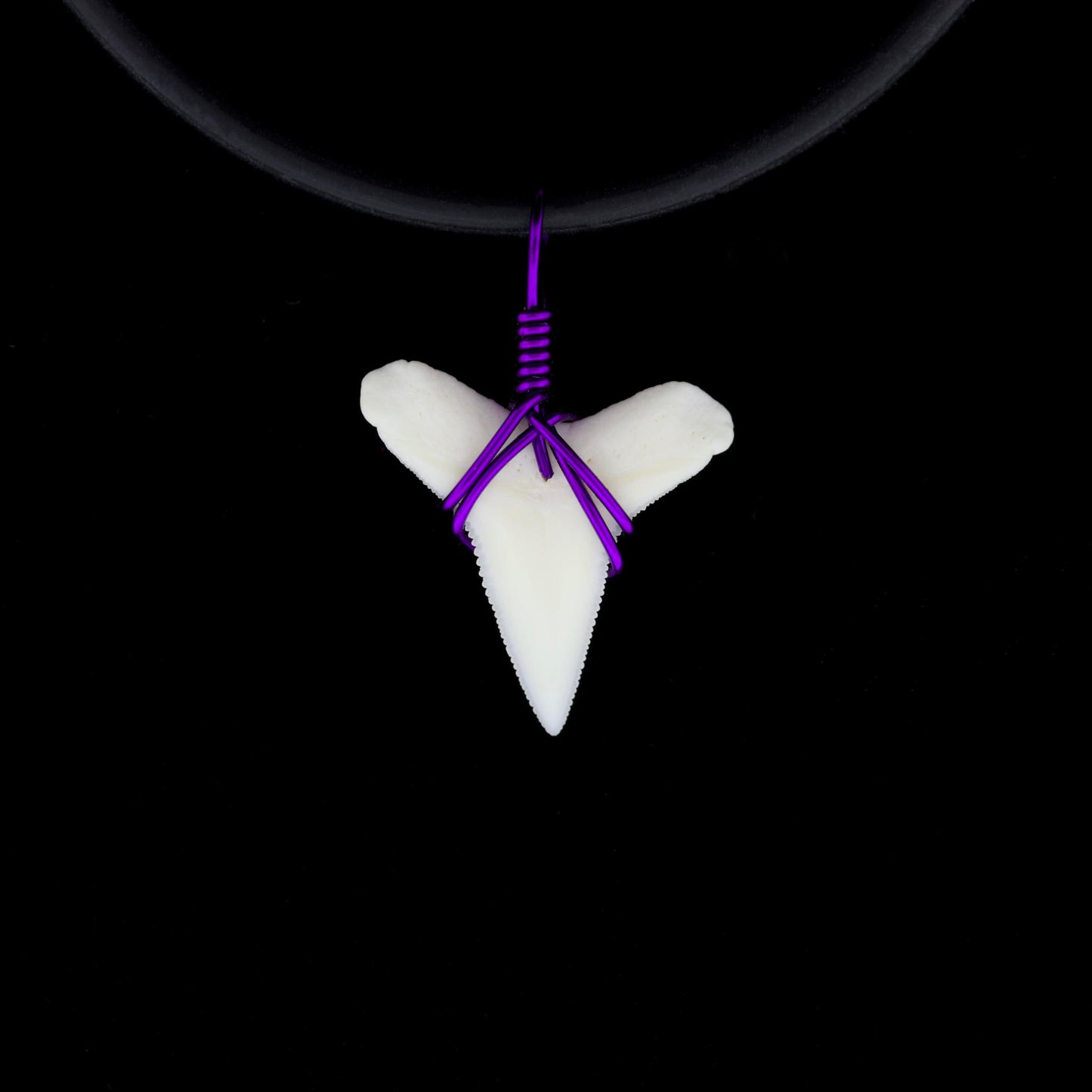 3/4" Modern Bull Shark Tooth Necklace – Color Wire, Silicone Cord