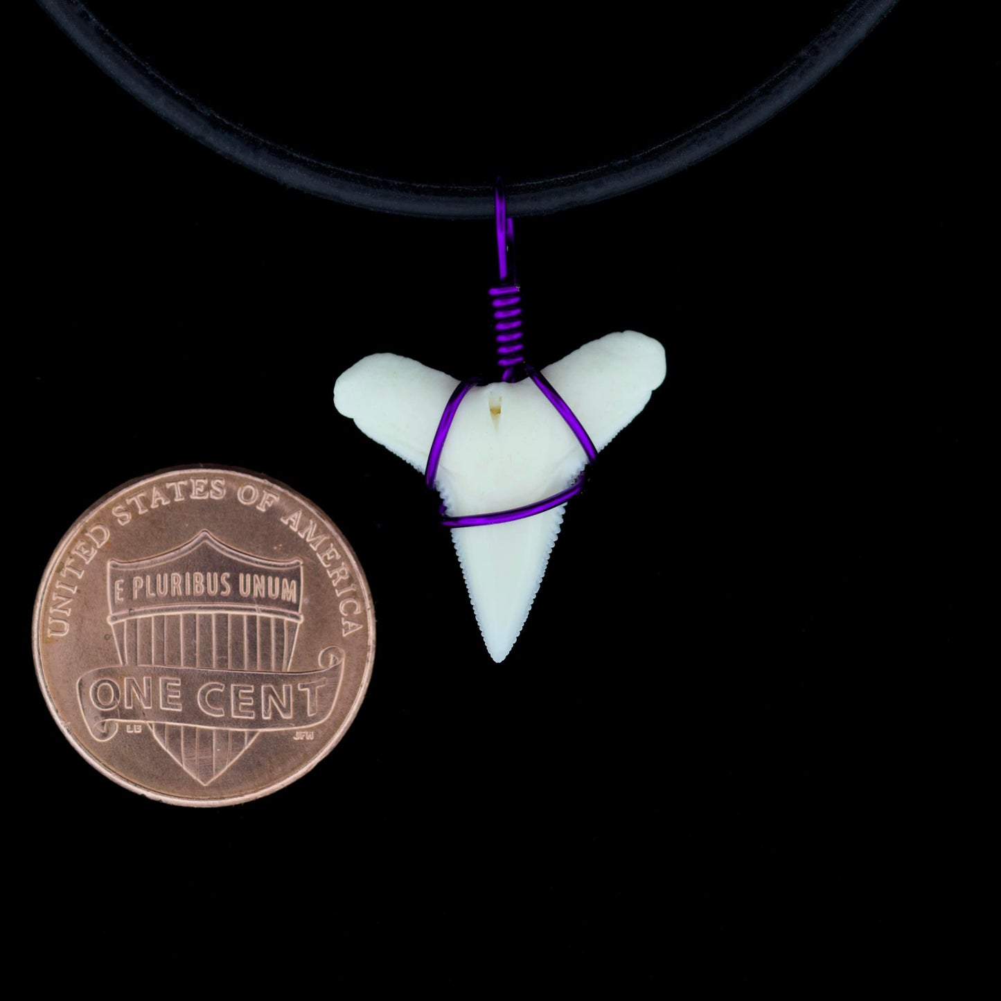 3/4" Modern Bull Shark Tooth Necklace – Color Wire, Silicone Cord