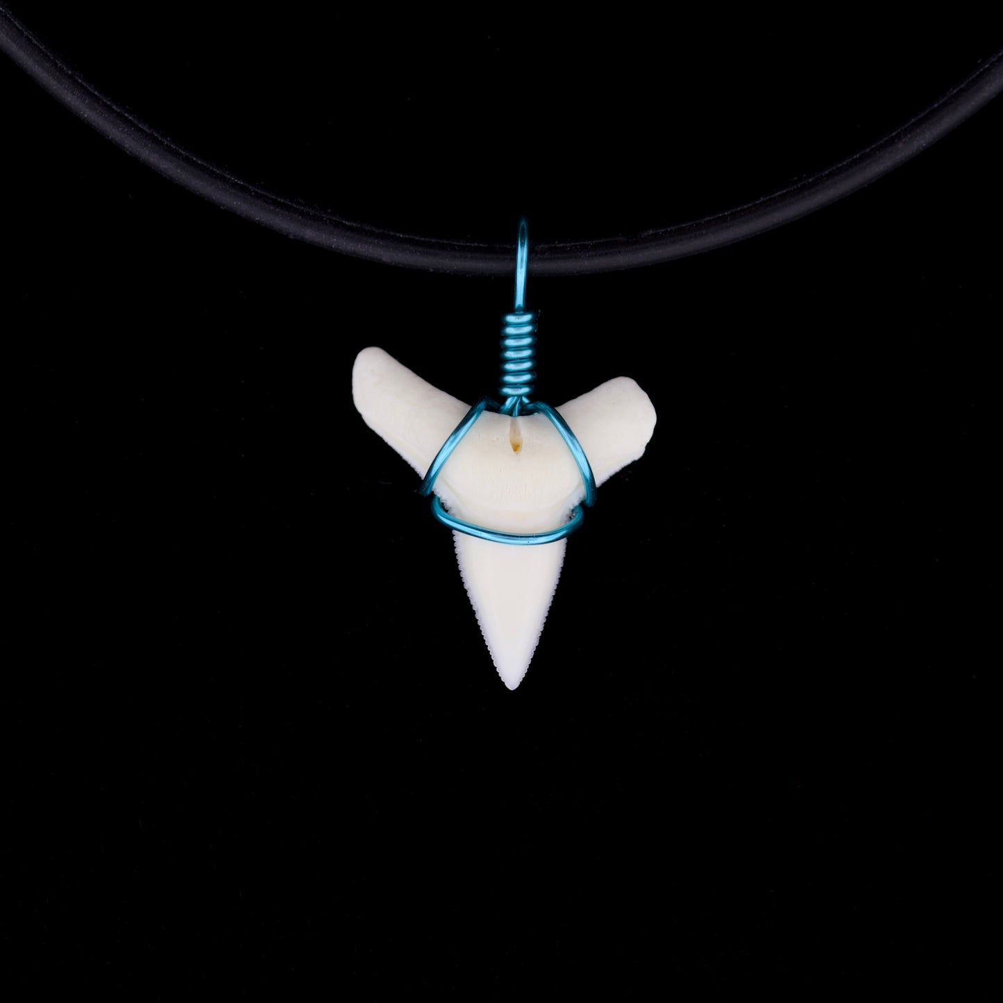 3/4" Modern Bull Shark Tooth Necklace – Color Wire, Silicone Cord