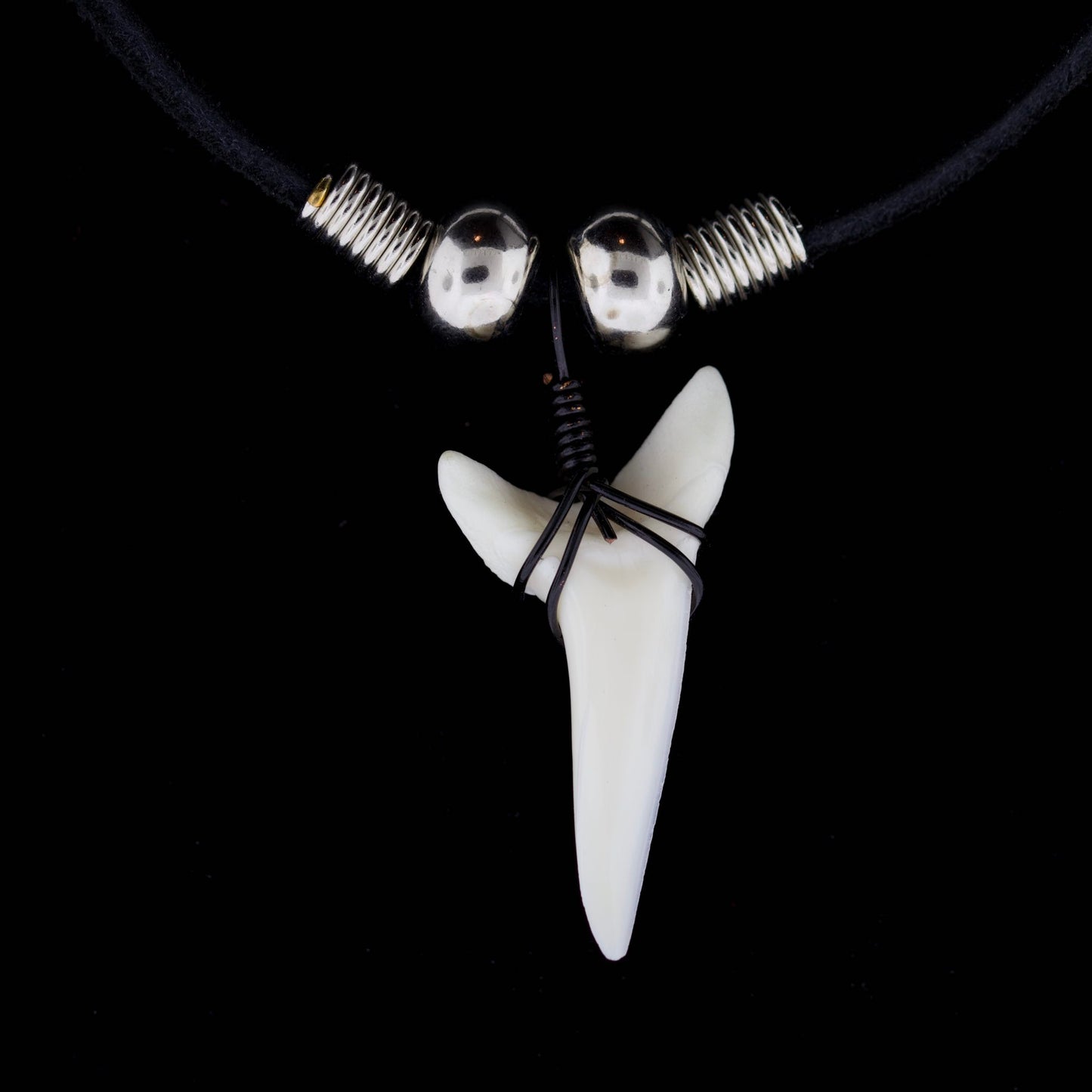 1¼" Modern Mako Shark Tooth Necklace – Silver-Tone Beads, Suede Cord