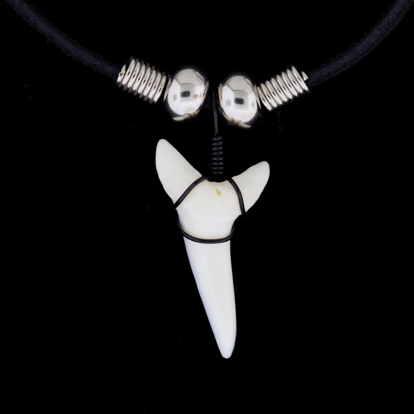 1¼" Modern Mako Shark Tooth Necklace – Silver-Tone Beads, Suede Cord