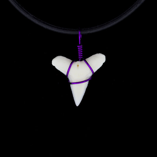 3/4" Modern Bull Shark Tooth Necklace – Color Wire, Silicone Cord