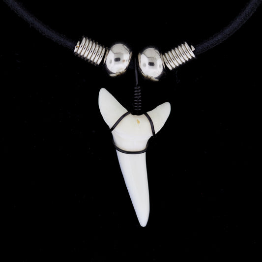 1¼" Modern Mako Shark Tooth Necklace – Silver-Tone Beads, Suede Cord